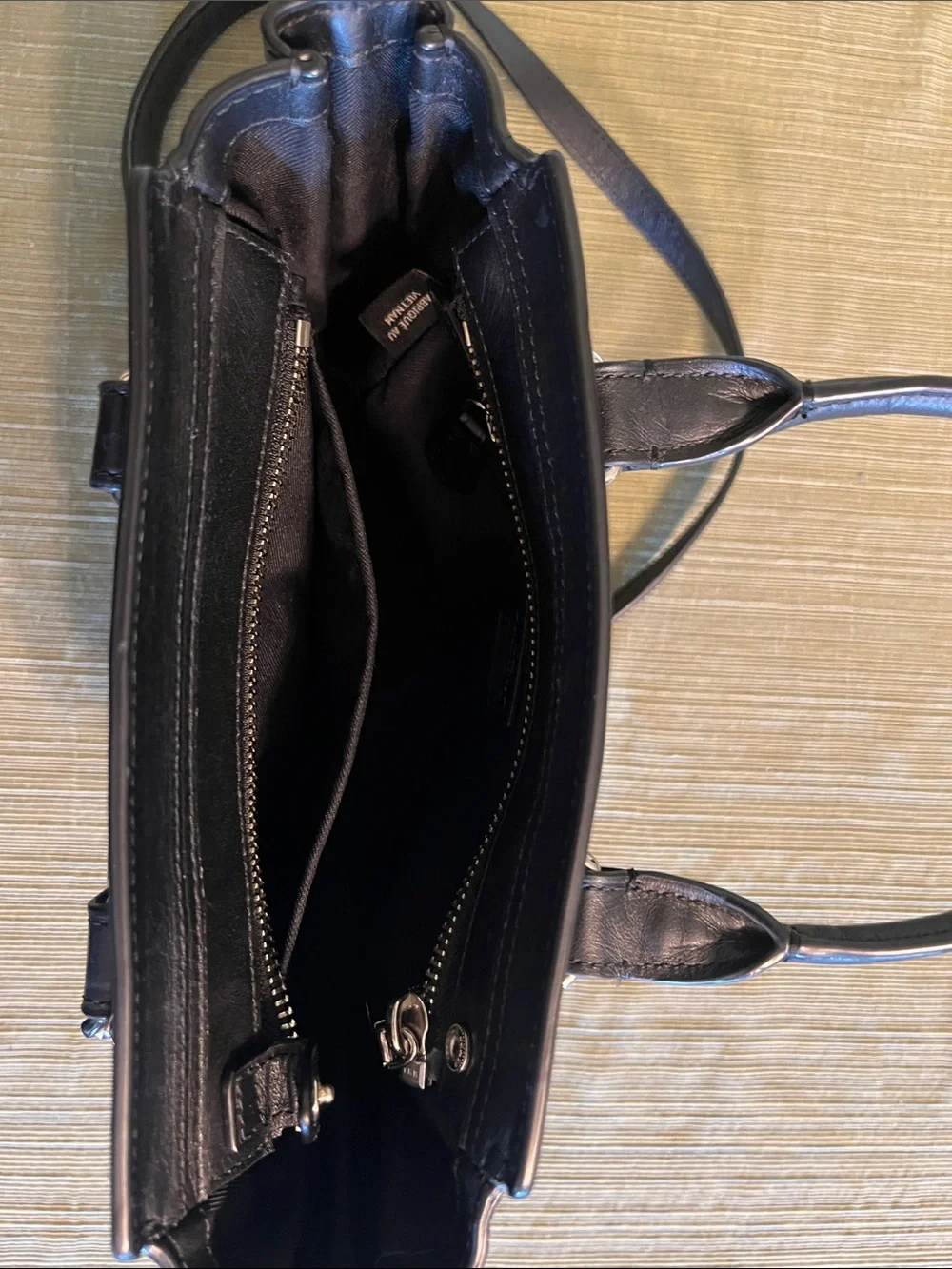 Coach Swagger 21 Carryall in Pebble Leather with Crossbody Strap and dust bag